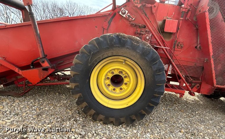 image for item FC1563 1979 Hege 115B combine