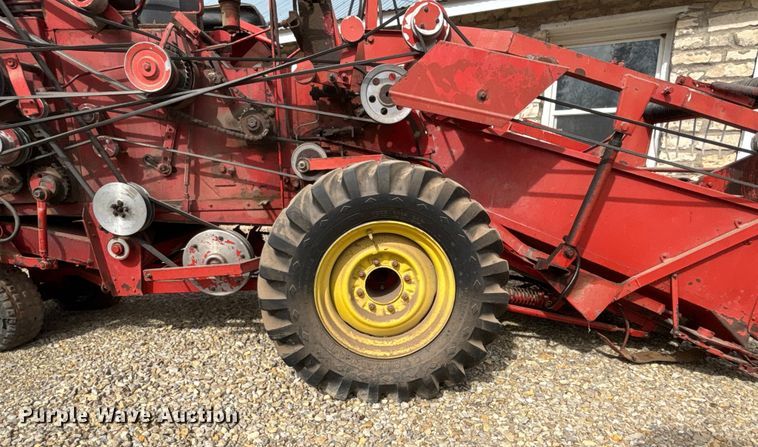 image for item FC1563 1979 Hege 115B combine