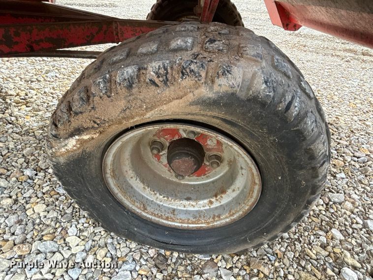 image for item FC1563 1979 Hege 115B combine