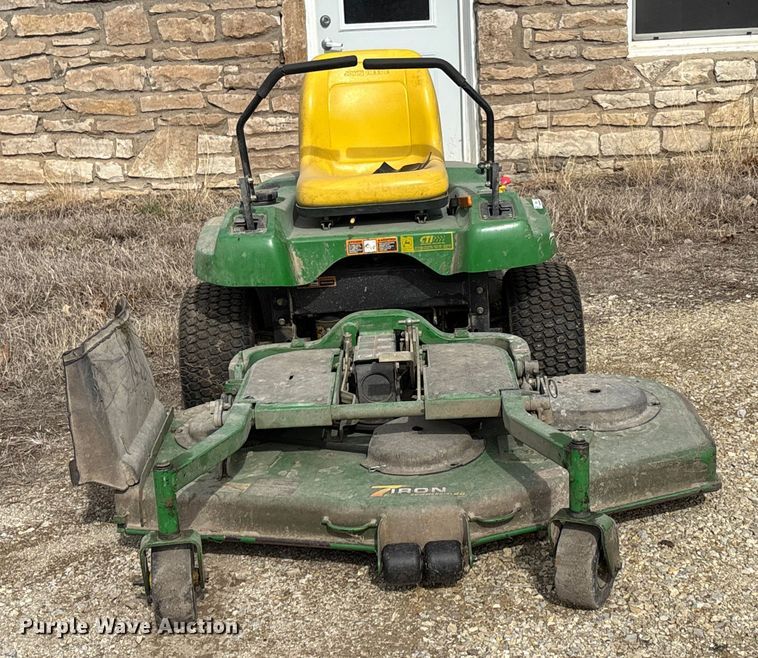 image for item FC1564 John Deere F687 ZTR lawn mower