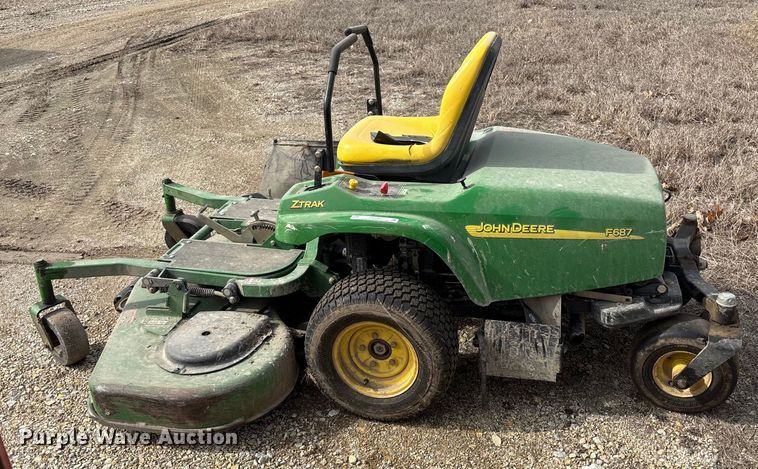 image for item FC1564 John Deere F687 ZTR lawn mower