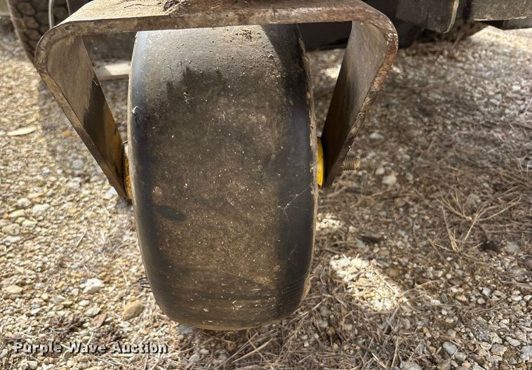 image for item FC1564 John Deere F687 ZTR lawn mower