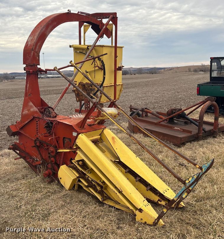 image for item FC1571 Sperry New holland 707 forage harvester