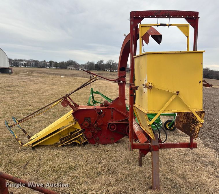image for item FC1571 Sperry New holland 707 forage harvester