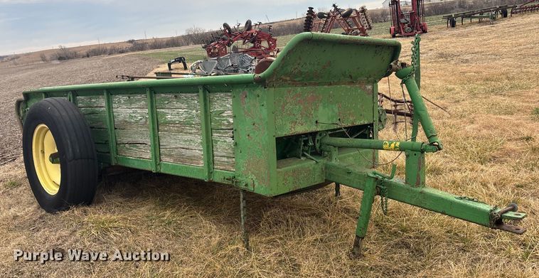 image for item FC1573 John Deere E0044 manure spreader