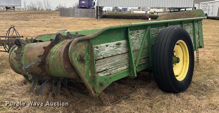 image for item FC1573 John Deere E0044 manure spreader