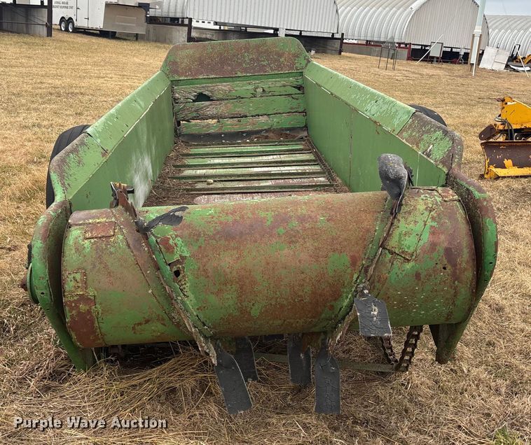 image for item FC1573 John Deere E0044 manure spreader