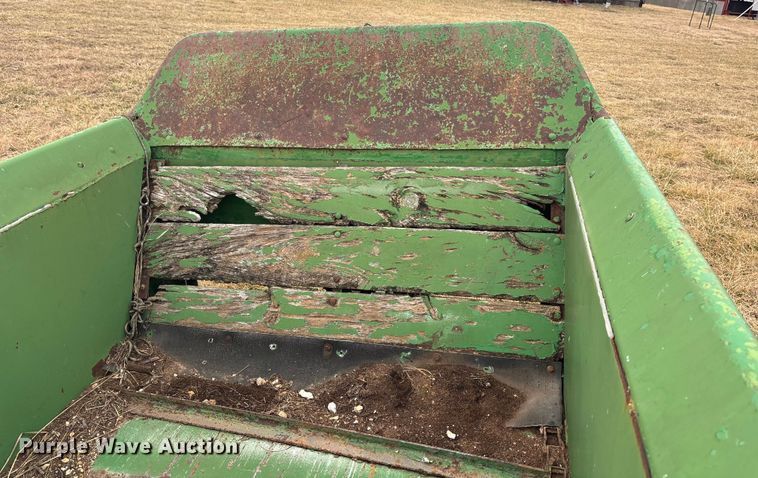 image for item FC1573 John Deere E0044 manure spreader