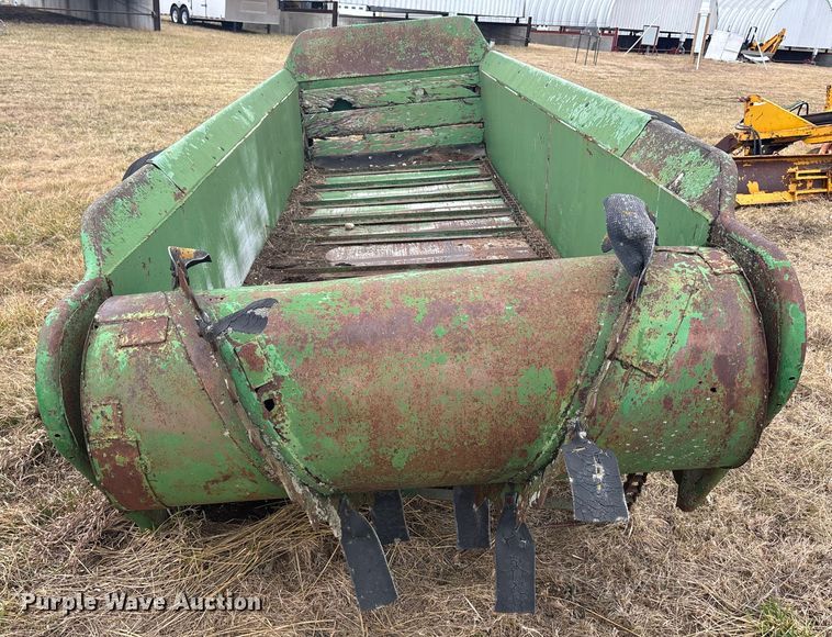 image for item FC1573 John Deere E0044 manure spreader