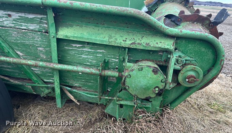 image for item FC1573 John Deere E0044 manure spreader
