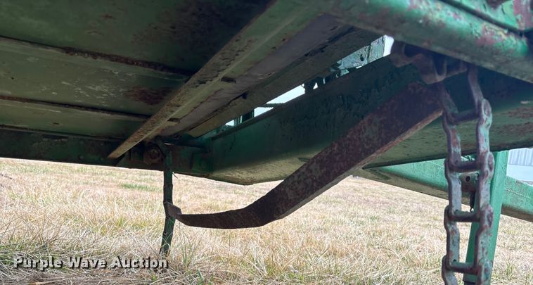 image for item FC1573 John Deere E0044 manure spreader