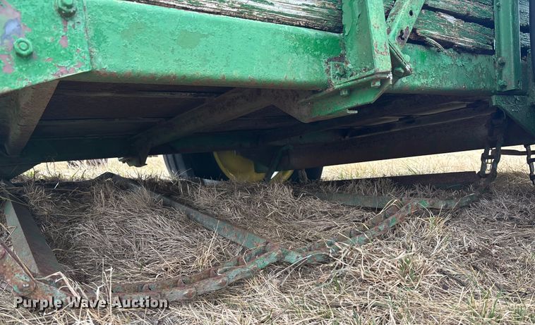 image for item FC1573 John Deere E0044 manure spreader