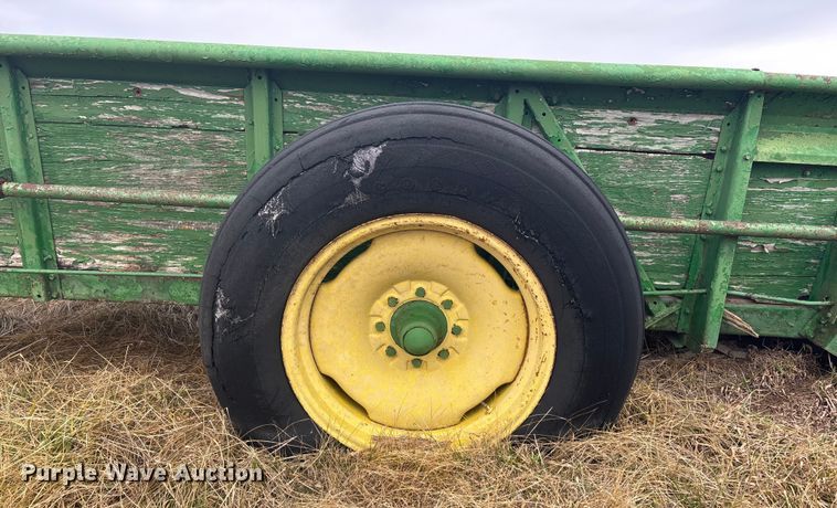 image for item FC1573 John Deere E0044 manure spreader