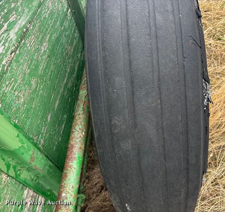 image for item FC1573 John Deere E0044 manure spreader