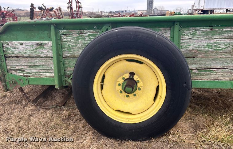 image for item FC1573 John Deere E0044 manure spreader