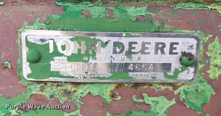 image for item FC1573 John Deere E0044 manure spreader