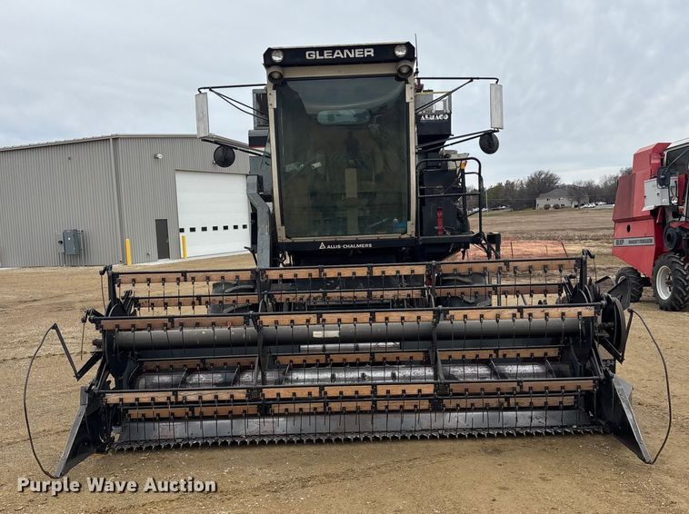 image for item FC1575 Gleaner F3 combine