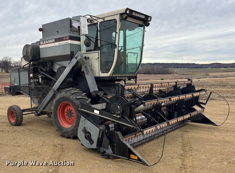 image for item FC1575 Gleaner F3 combine