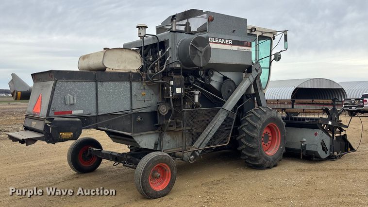 image for item FC1575 Gleaner F3 combine