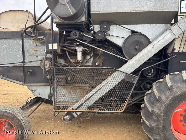 image for item FC1575 Gleaner F3 combine