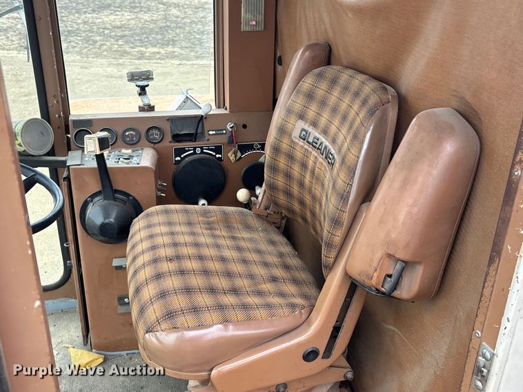 image for item FC1575 Gleaner F3 combine