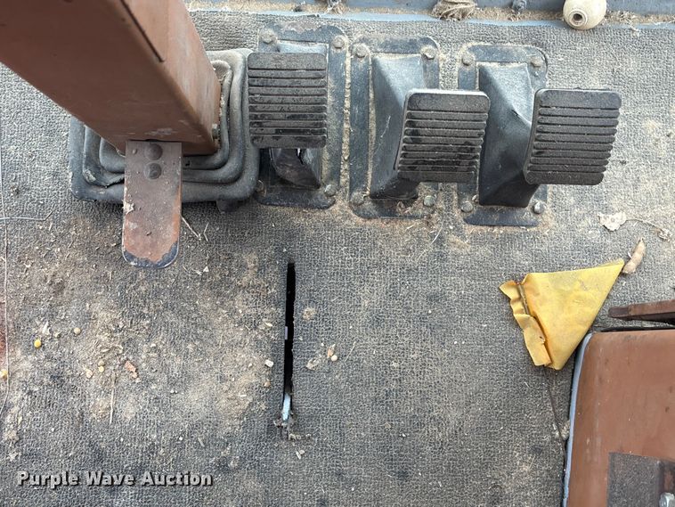 image for item FC1575 Gleaner F3 combine