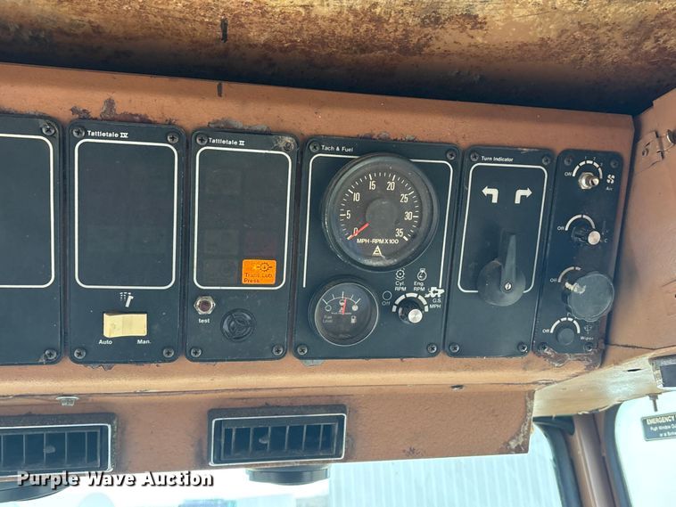 image for item FC1575 Gleaner F3 combine