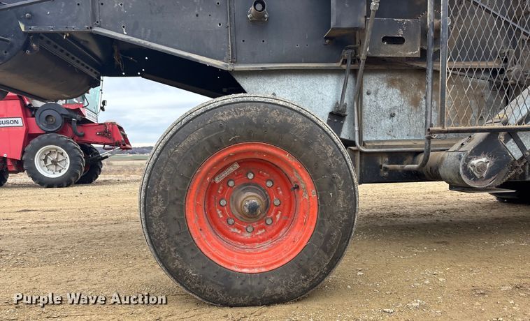 image for item FC1575 Gleaner F3 combine