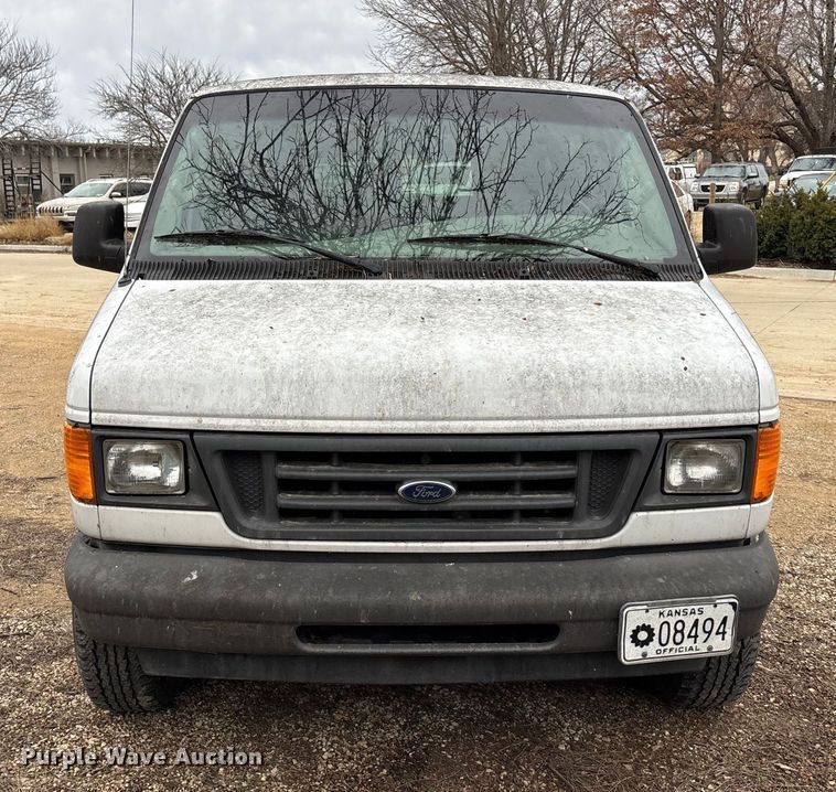 image for item FC1585 2003 Ford E350 Extended van