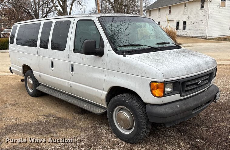 image for item FC1585 2003 Ford E350 Extended van