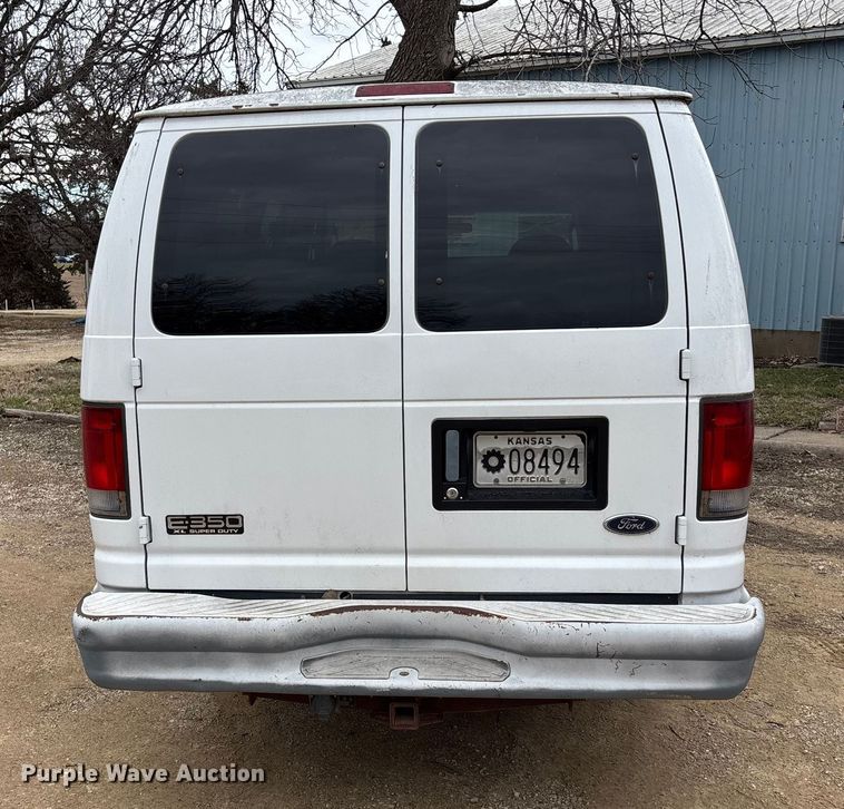 image for item FC1585 2003 Ford E350 Extended van