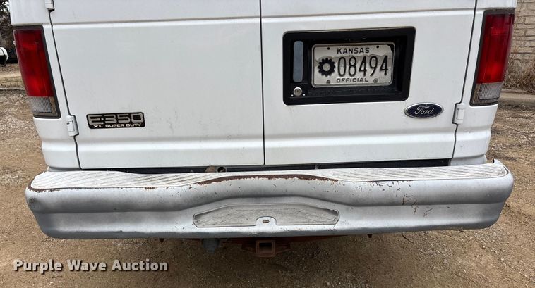 image for item FC1585 2003 Ford E350 Extended van