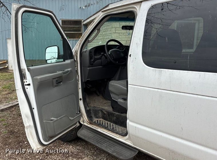 image for item FC1585 2003 Ford E350 Extended van
