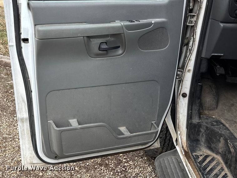 image for item FC1585 2003 Ford E350 Extended van
