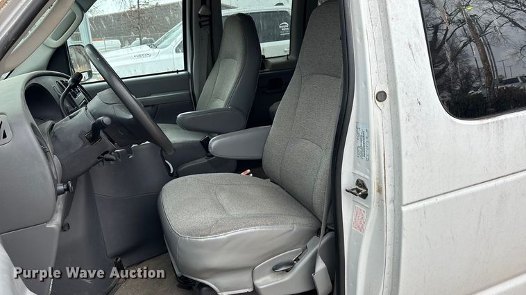 image for item FC1585 2003 Ford E350 Extended van