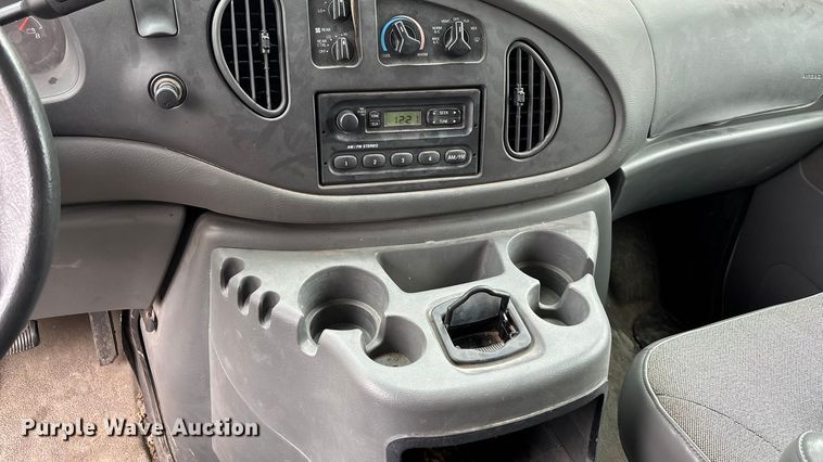 image for item FC1585 2003 Ford E350 Extended van