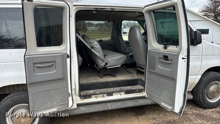 image for item FC1585 2003 Ford E350 Extended van