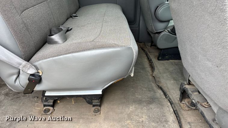 image for item FC1585 2003 Ford E350 Extended van