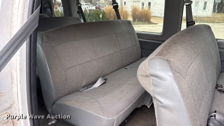 image for item FC1585 2003 Ford E350 Extended van
