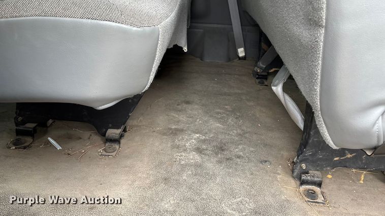 image for item FC1585 2003 Ford E350 Extended van