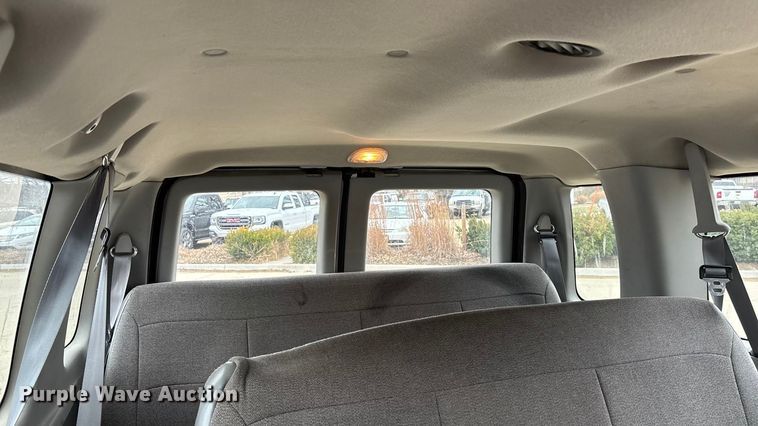 image for item FC1585 2003 Ford E350 Extended van