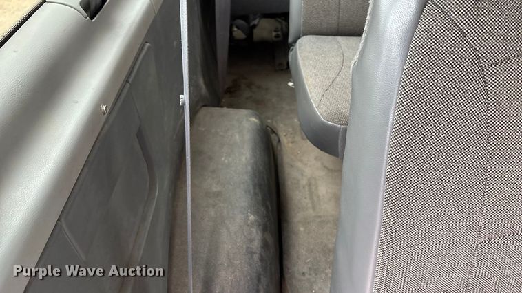 image for item FC1585 2003 Ford E350 Extended van