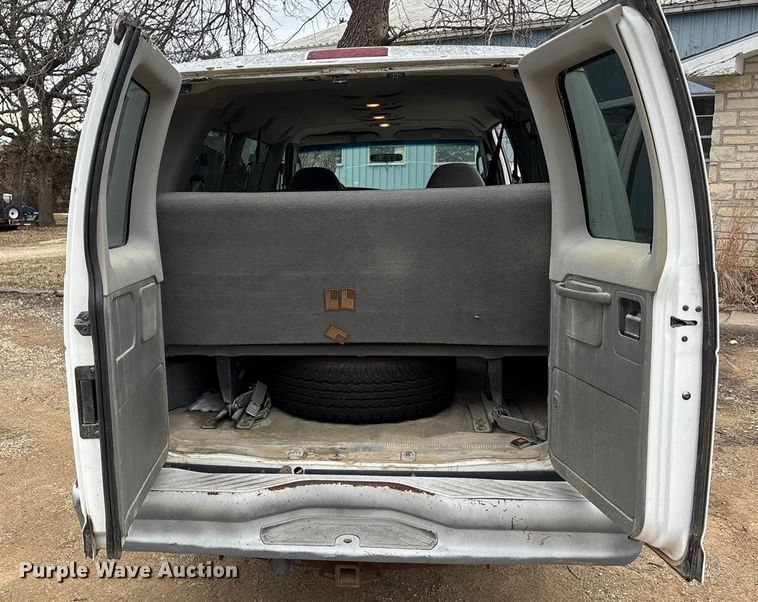 image for item FC1585 2003 Ford E350 Extended van