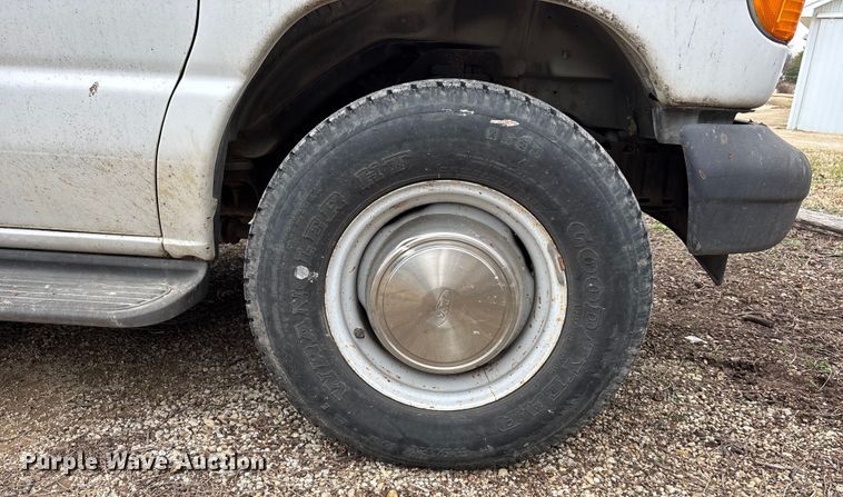 image for item FC1585 2003 Ford E350 Extended van