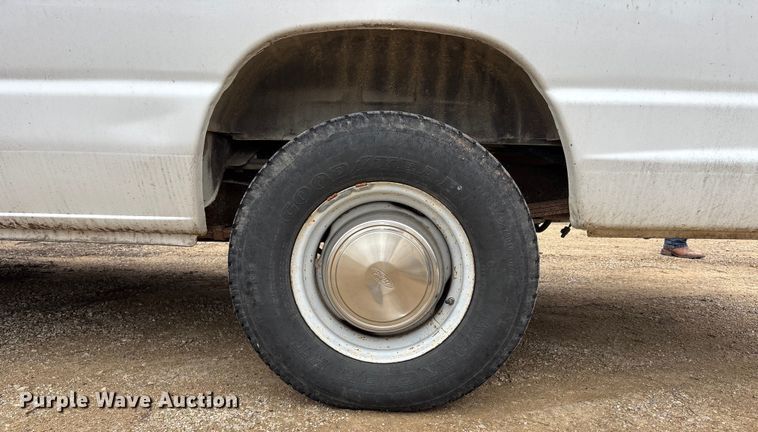 image for item FC1585 2003 Ford E350 Extended van