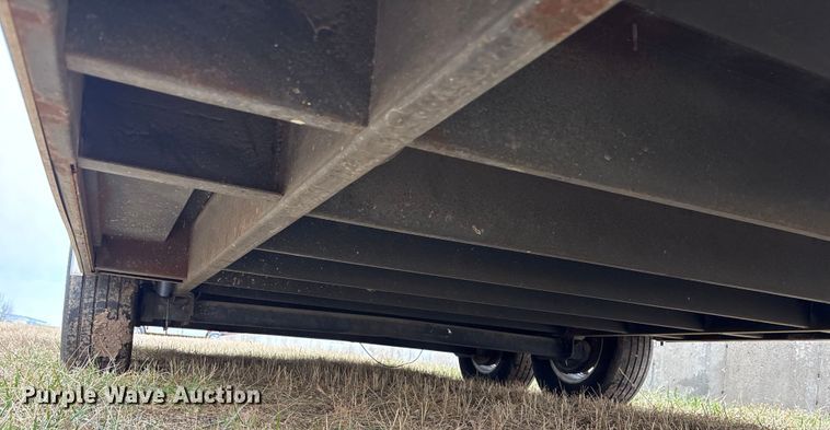 image for item FC1586 2003 Hallmark  GRG85X28WT5 enclosed cargo trailer