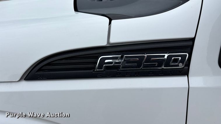 image for item FG0077 2011 Ford F350 Super Duty Crew Cab pickup truck