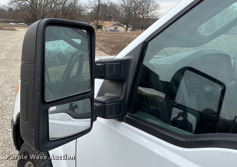 image for item FG0077 2011 Ford F350 Super Duty Crew Cab pickup truck