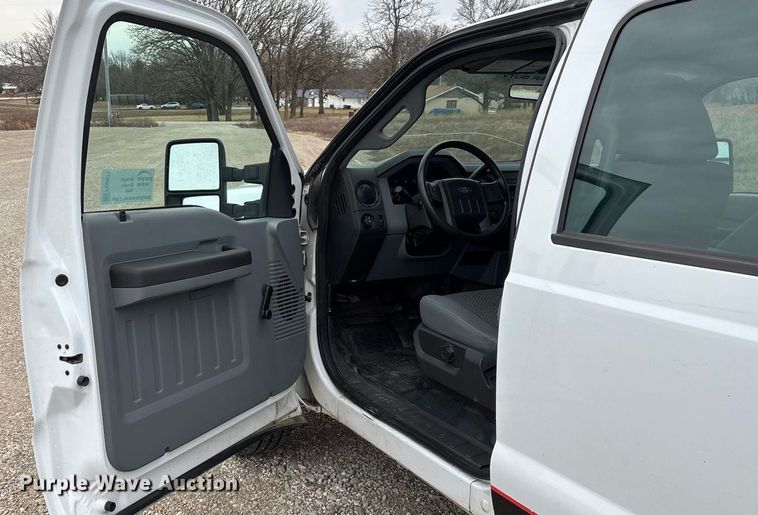 image for item FG0077 2011 Ford F350 Super Duty Crew Cab pickup truck