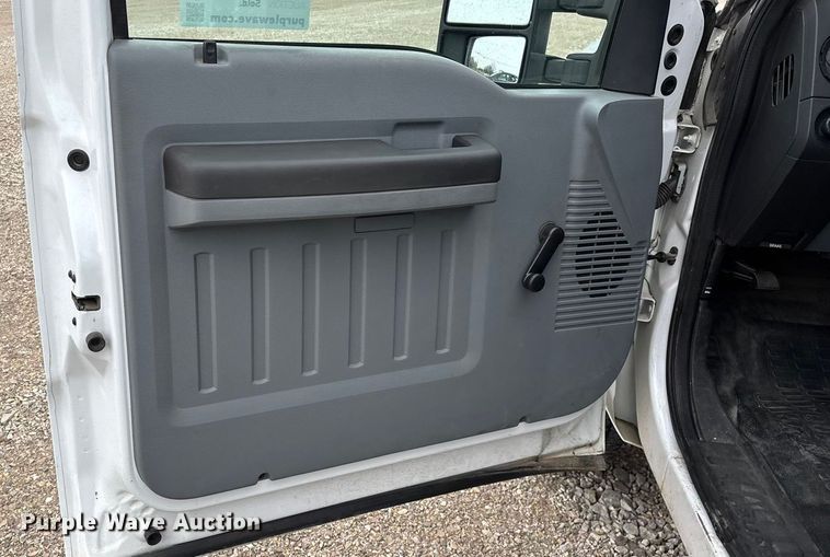 image for item FG0077 2011 Ford F350 Super Duty Crew Cab pickup truck